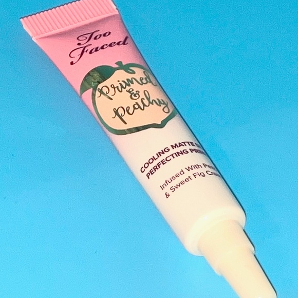 🎀 $14 - Too Faced Primed & Peachy Matte Cooling Skin Perfecting Primer Travel - Picture 1 of 11